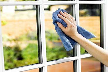 pictue of hand cleaning window